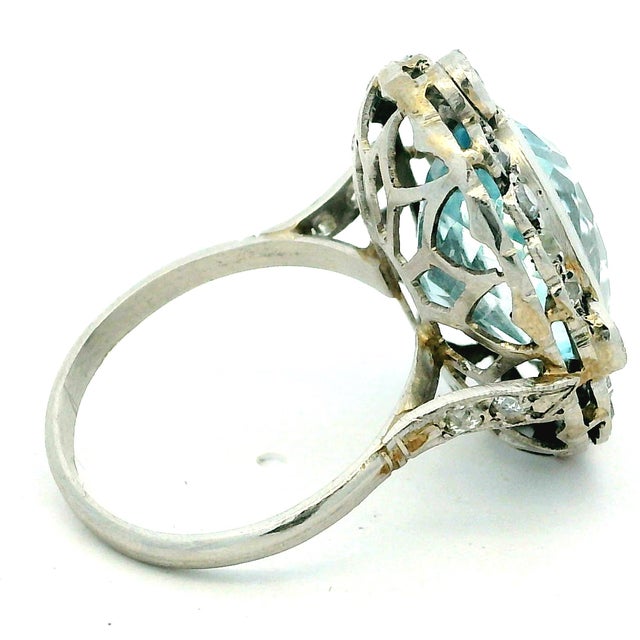 Aqua 1930s Art Deco Platinum Aquamarine Diamond Halo Ring, 10 Ct, Size 8 For Sale - Image 8 of 14