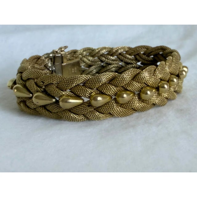 Vintage 1960s UnoAErre Italian 18k Solid Gold Braided Mesh Bracelet For Sale In New York - Image 6 of 14