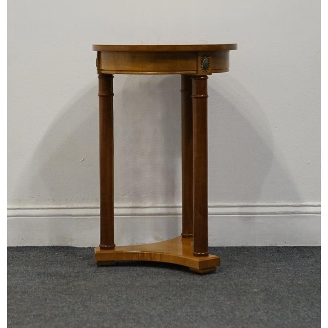 Brown Stanley Furniture Satinwood Traditional Federal Revival 16" Round Accent Table / Plant Stand 45415-70013 For Sale - Image 8 of 9