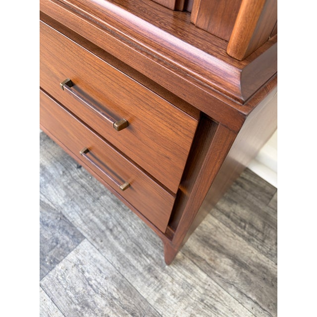 Fully Refinished Mid Century Modern Sculpted Highboy Dresser. Circa 1960s. For Sale In Miami - Image 6 of 18