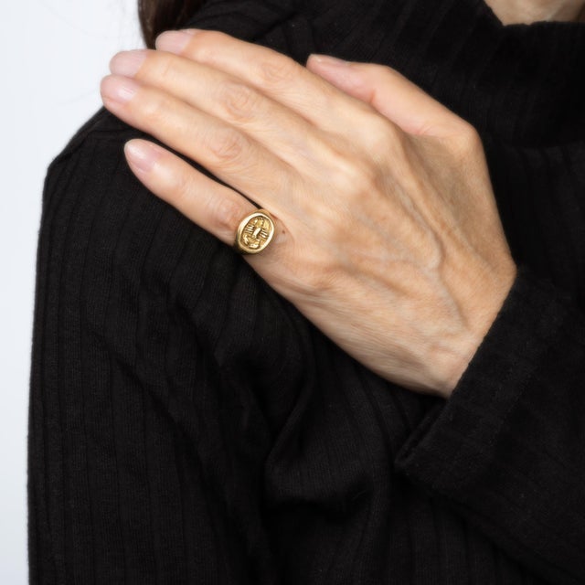 70s Vintage Tiffany & Co Scorpio Ring Sz 3 18k Yellow Gold Zodiac Jewelry For Sale In Los Angeles - Image 6 of 7