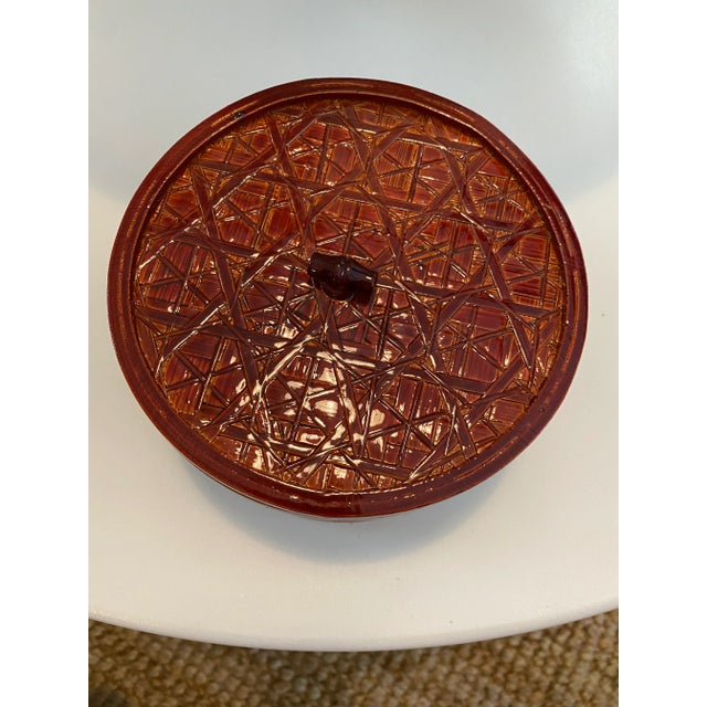 Exquisite vintage Asian style laquered bamboo and wood round box. No sings of wear. Like new condition.