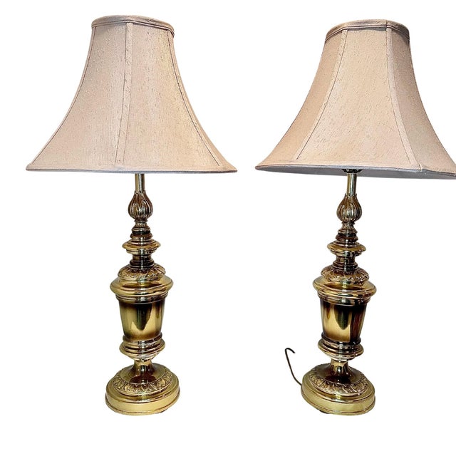 Hollywood Regency Mid 19th Century Carl Falkenstein Hollywood Regency Brass Urn Lamps (Pair) For Sale - Image 3 of 10