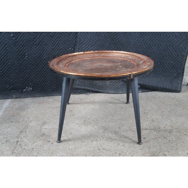 Mid 20th Century Turkish Hammered Copper Round Coffee Side End Tray Table Plant Stand 26" For Sale - Image 5 of 12