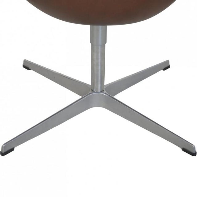 Brown Tall Swan Chair in Mokka Leather by Arne Jacobsen, 2007 For Sale - Image 8 of 14