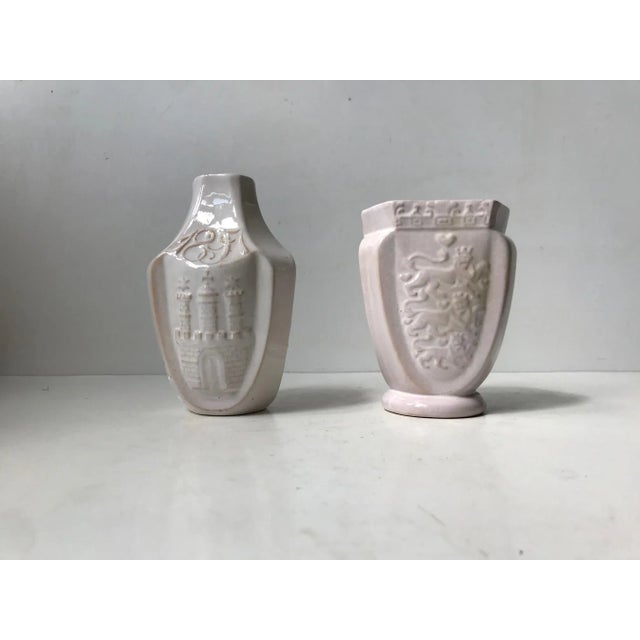 Antique White Ceramic Commemorative Vases by Hermann August Kähler, 1900s, Set of 2 For Sale - Image 3 of 12