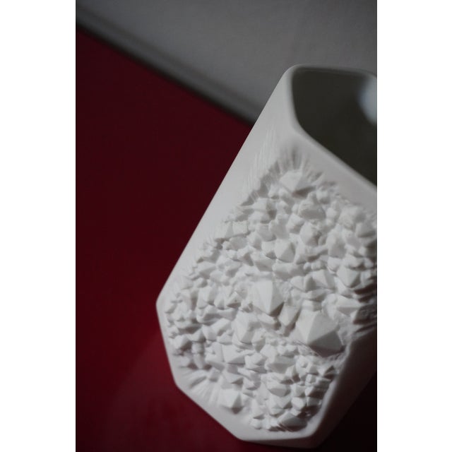 1960s Vintage German Vase in Biscuit Porcelain from AK Kaiser, 1960s For Sale - Image 5 of 6