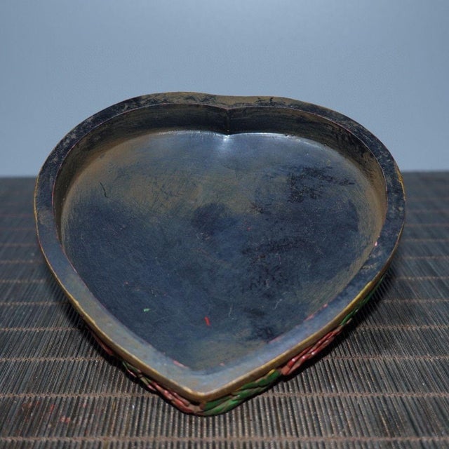 1980s Vintage Chinese Carved Lacquer Heart Shaped Jewelry Box With Dragon Phoenix & Peony Relief For Sale - Image 5 of 9