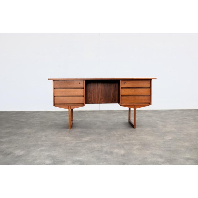 Vintage Danish Desk in Teak, 1960s, in Good conditions. Designed 1960 to 1969