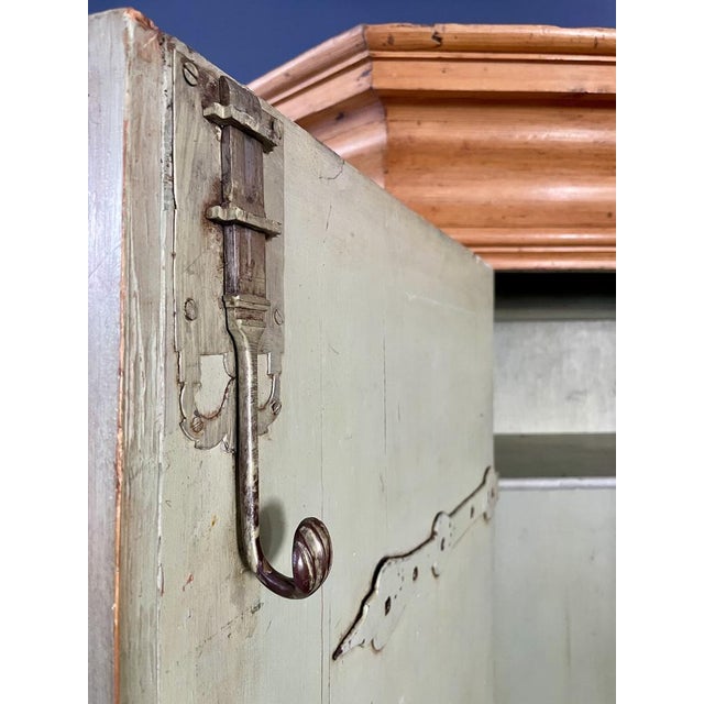 Wood 18th Century Frankfurter Wave Cabinet in Pine For Sale - Image 7 of 11