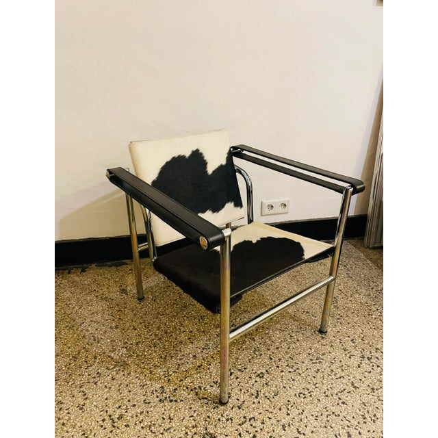 Metal LC1 Chair by Le Corbusier, Pierre Jeanneret & Charlotte Perriand for Cassina For Sale - Image 7 of 13