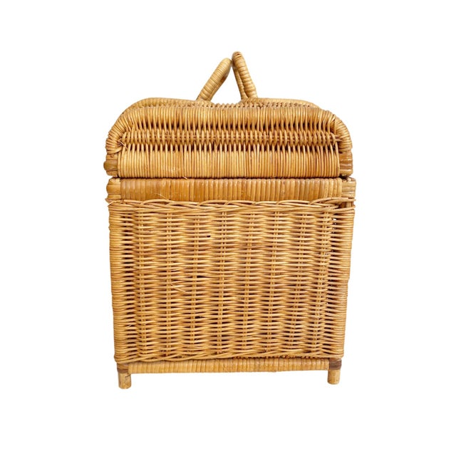 Mid-Century Modern Late 20th Century Lidded Wicker Picnic Basket With Handles For Sale - Image 3 of 8