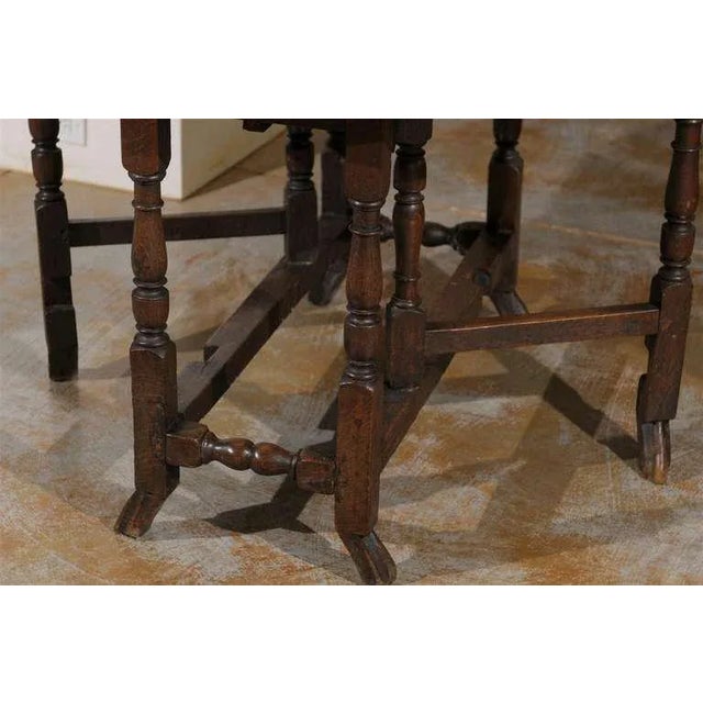 18th Century English Oak Gateleg Drop-Leaf Table with Turned Legs and Drake Feet For Sale - Image 9 of 11