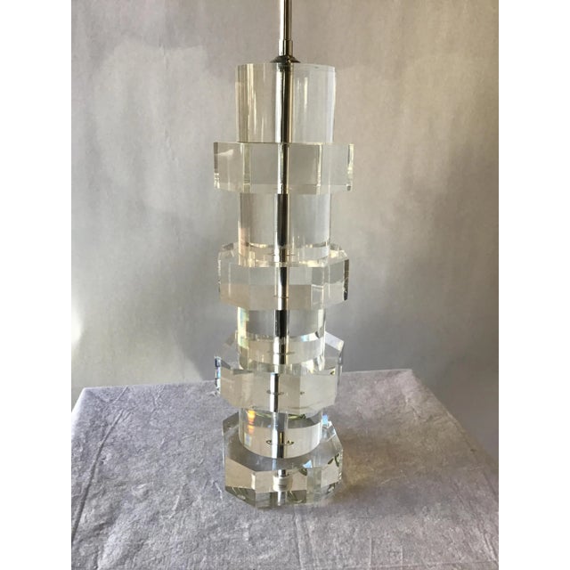 Contemporary 1980s Stacked Lucite Table Lamp For Sale - Image 3 of 7