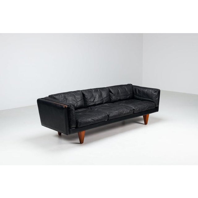 Mid-Century Modern Model V11 Sofa in Black Leather by Illum Wikkelsø for Holger Christiansen, Denmark, 1960s For Sale - Image 3 of 18