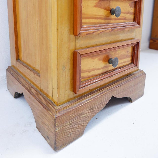 English Pedestal Apothecary Cabinet in Pine, Early 20th Century For Sale - Image 13 of 17