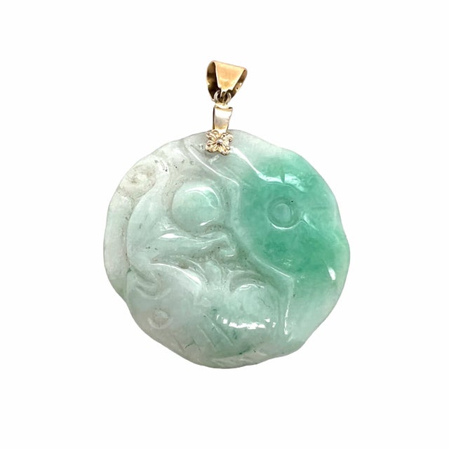 Asian 14k Gold and Carved Jadeite Jade Pendant For Sale - Image 3 of 3