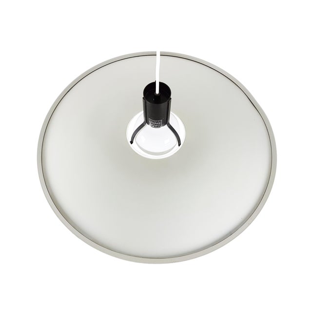 Model 2133 Pendant Lamp in Black and White Lacquered Metal by Gino Sarfatti for Arteluce & Flos, 1970s For Sale - Image 9 of 13