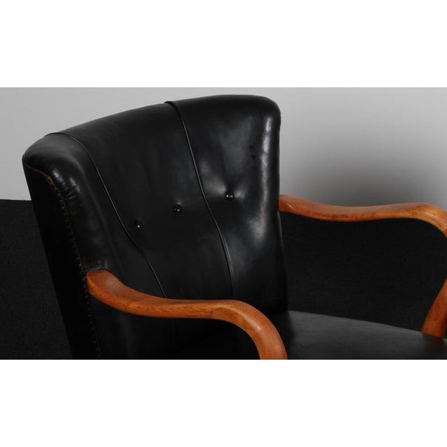 Lounge Chairs in Original Leather and Beech from Alfred Christensen, 1940s, Set of 2 For Sale - Image 4 of 8