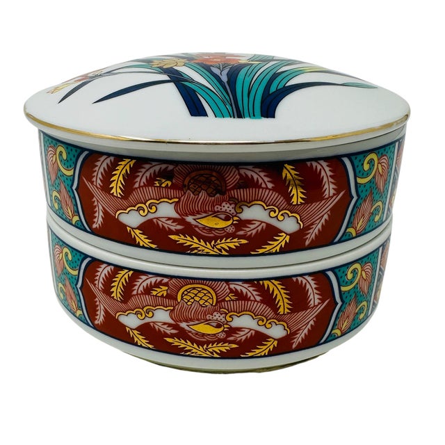 Bring a touch of refined "Grandmillennial" elegance to your vanity, dressing table, or shelving display with this...