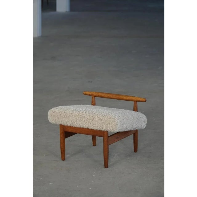Oak Ottoman with Light Lambswool Upholstery by Eivind A. Johansen for FDB Møbler, 1950s For Sale - Image 9 of 17
