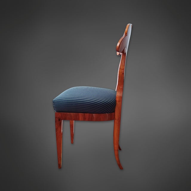 This striking set of six Viennese fan chairs combines elegant lines with a decorative presence. The characteristic fan-...