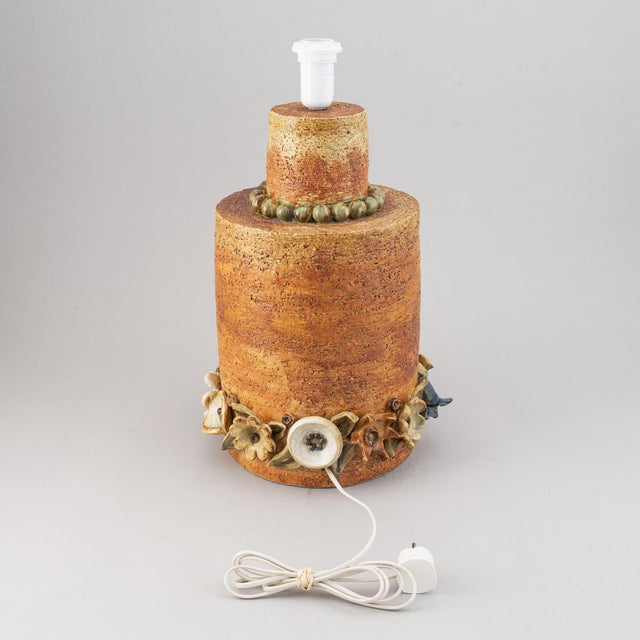 Unique sculpted Stoneware lamp by Fischer Stengobs Sweden Signed underneath and dated 81. Good condition, without...