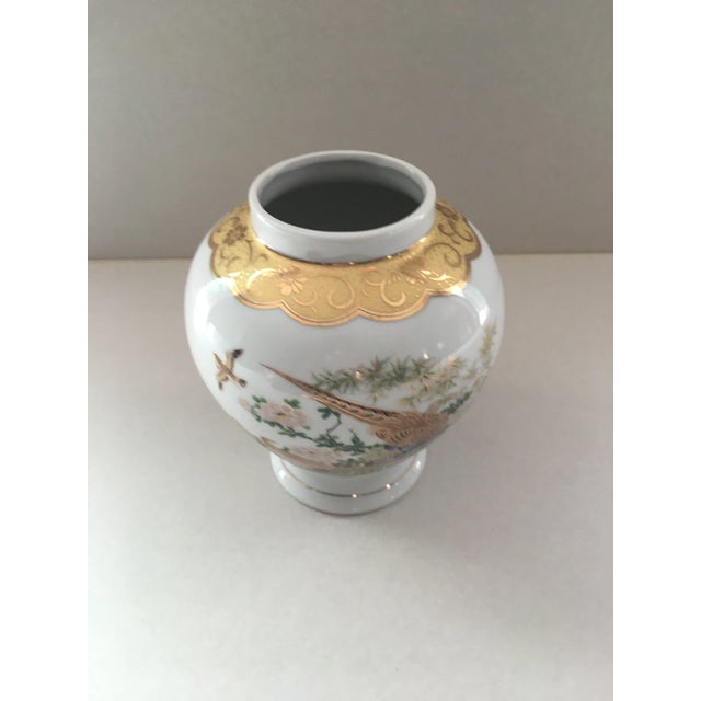 Hollywood Regency Vintage Japanese Birds of Paradise Porcelain Urn For Sale - Image 3 of 6