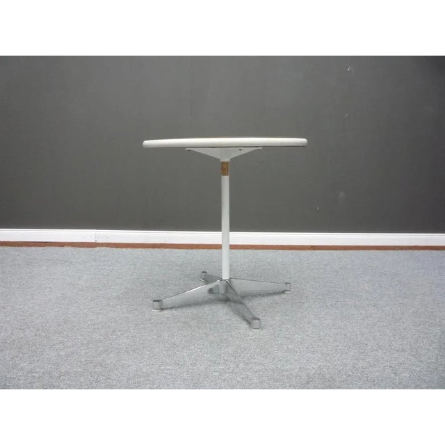 Very nice side table by Eames. Very good and well-kept original condition. Chrome looks very good and all foot glides are...