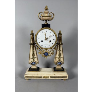 Louis XVI period portico clock, white marble and Wedgwood porcelain, 18th century For Sale