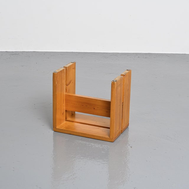 Inverted U-shaped stool in solid pine. Model selected for the Les Arcs 1800 ski resort. A passionate mountaineer,...