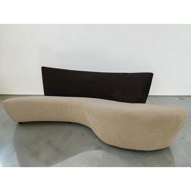 Vladimir Kagan Vladimir Kagan Serpentine Curved Two-Tone Sofa For Sale - Image 4 of 17