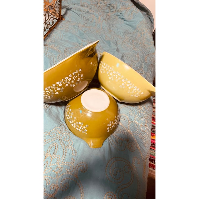 1960s 1960s Genuine Pyrex Mixing Bowls/ Stamped - Set of 3 For Sale - Image 5 of 9