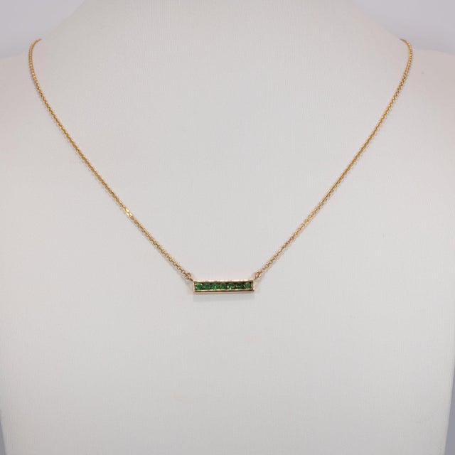 Modern Natural Zambian Emerald Necklace in Solid 14k Gold – 2mm Round Green Emerald Gem For Sale - Image 3 of 7