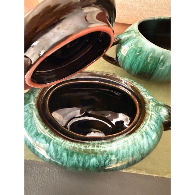Mid 20th Century Blue Mountain Pottery Creamer and Sugar Bowl Set Emerald Green Drip Glaze Canada For Sale - Image 4 of 11