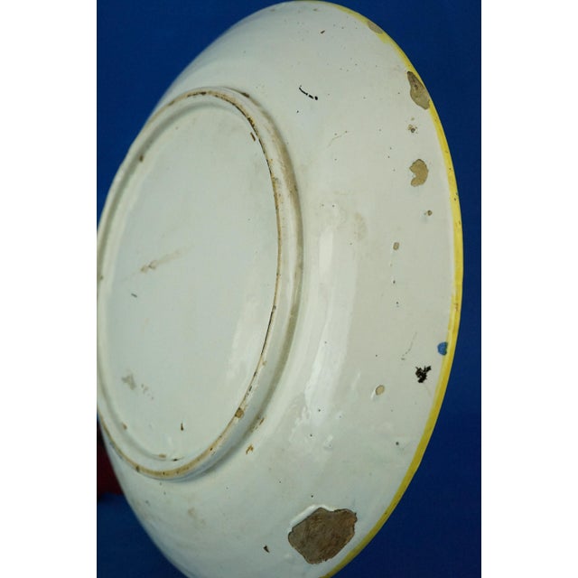 Antique Italian Ceramic Plate with Noble Coat of Arms from Montelupo Manufacture, 1700s For Sale - Image 17 of 18