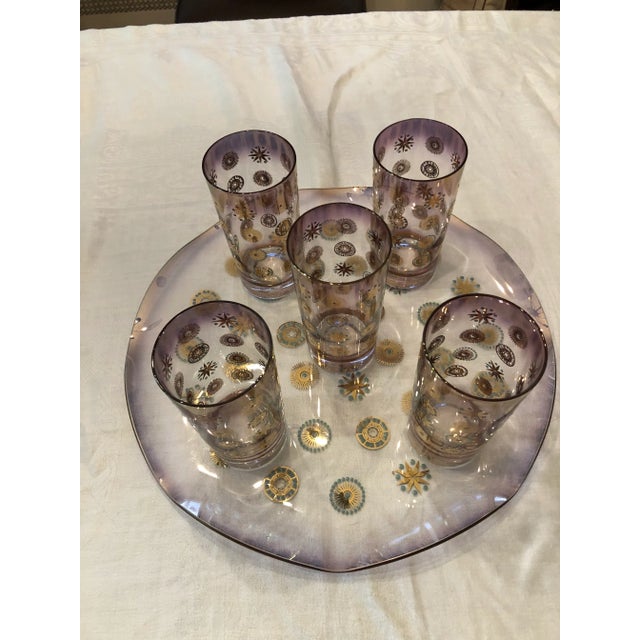 Mid Century Dorothy Thorpe (5) Tom Collins glasses 5.5” tall with round curved matching 14.5” tray. Lavishly decorated...