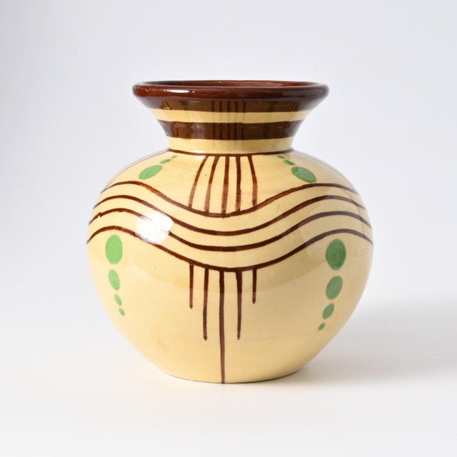Art Deco Pottery Vase, 1930s, in Very Good conditions. Designed 1920 to 1949