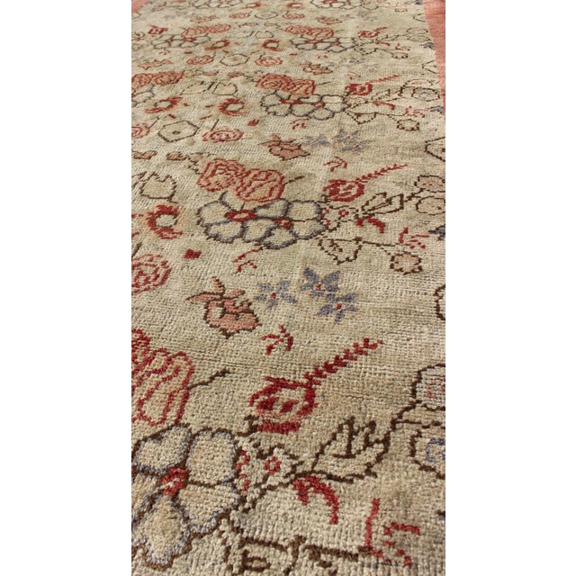 Mid 20th Century Vintage Turkish Oushak Rug With Pale Cream Field and Soft Rose Border For Sale - Image 5 of 8