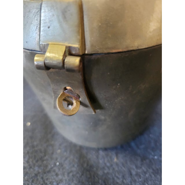 English Charming Brass Mottahedah Small Hat Box Form Keepsake Box For Sale - Image 3 of 8