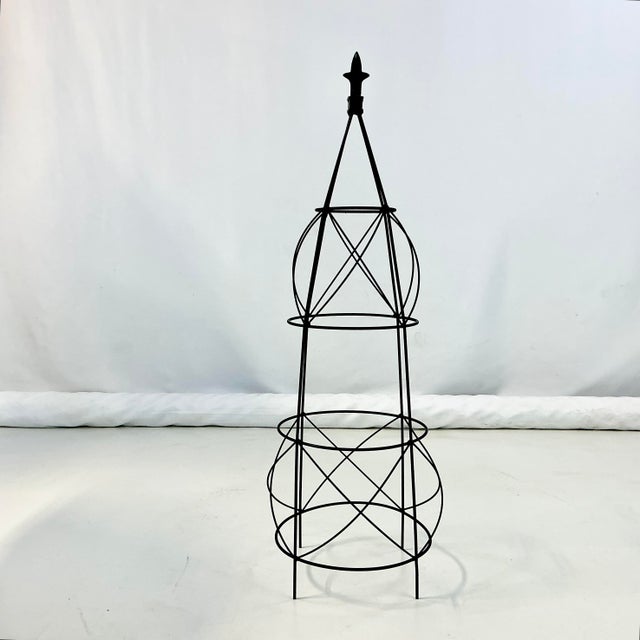 Black 1980s Vintage French Art Deco Fleur De Lis Garden Topiary Trellises Frame. For Sale - Image 8 of 12