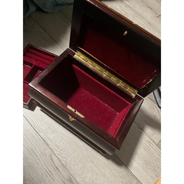 1980s Vintage Mahogany Jewelry Box From “The Commodore” Collection by Rosalco For Sale - Image 5 of 12