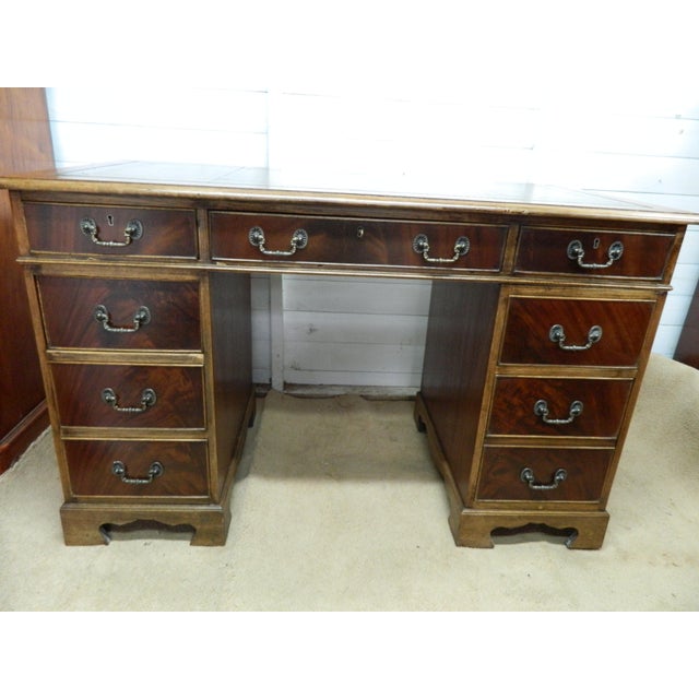 1950s Vintage Mahogany Veneer Pedestal Desk, 1950s For Sale - Image 5 of 18