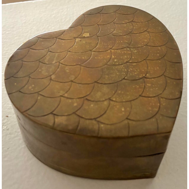 Vintage heart-shaped solid brass lidded trinket box. No makers mark. Heavy on the aged appeal. Please see condition...