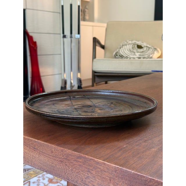 American Mid 20th C. Eric Norstad Studio Pottery Slip Decorated Shallow Bowl For Sale - Image 3 of 9