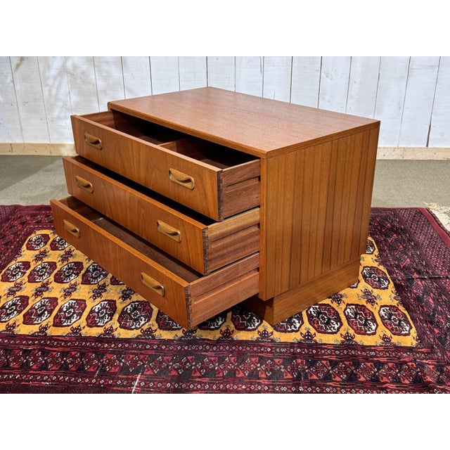 English Chest of Drawers in Teak by G Plan, 1970s For Sale - Image 6 of 13