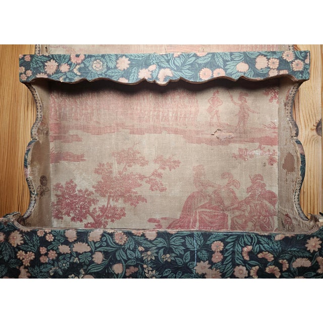 Small French Estanier, With Scalloped Edging and Hand Painted Trim For Sale - Image 12 of 17
