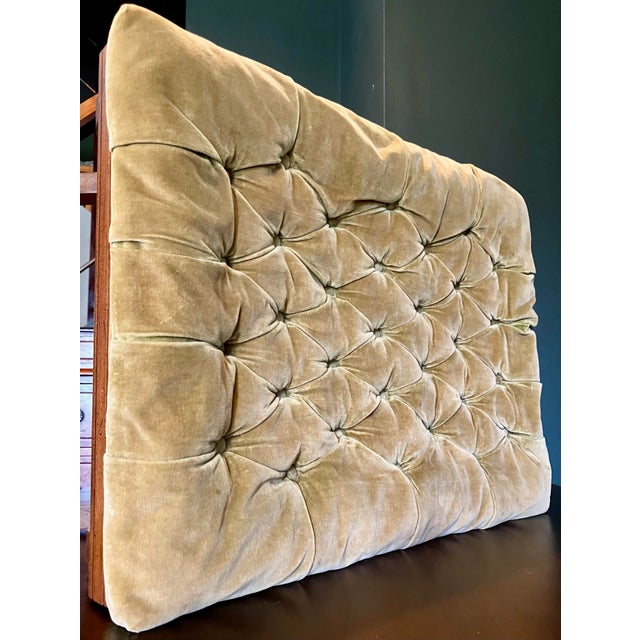 Vintage Regency-Style X-Base Bench by Gilliam Furniture, Featuring Tufted Chartreuse Velvet Upholstery For Sale - Image 11 of 18
