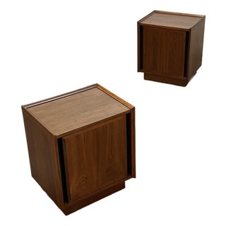 Mid Century Modern Dillingham Nightstands For Sale