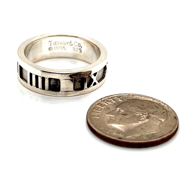 Traditional 1990s Tiffany & Co. Estate Sterling Silver Ring, 4.9 Grams, Size 5.25 For Sale - Image 3 of 8